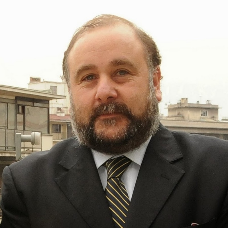 Álvaro Flores