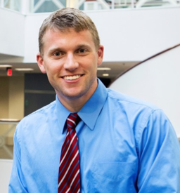Dr. Dustin Grooms (EE.UU)