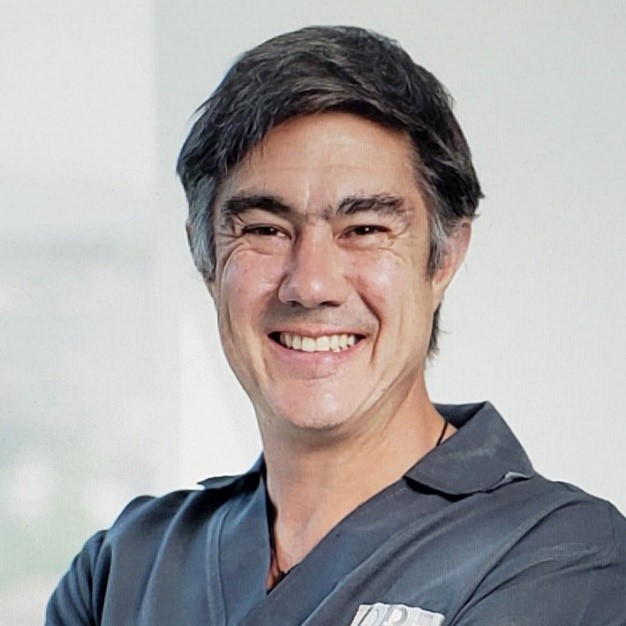 Dr. Andrés Powditch