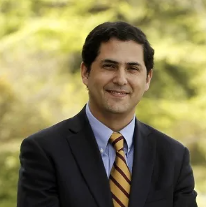  Dr. Matías Ubilla